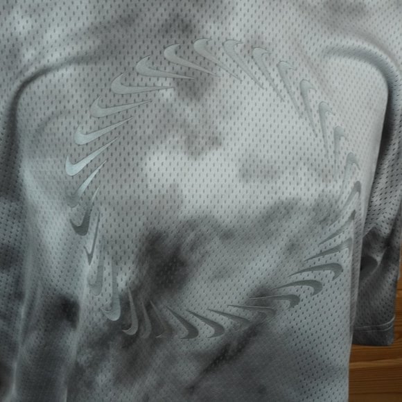Nike NWT‎ Gray Mesh Top Size Large - Picture 2 of 7